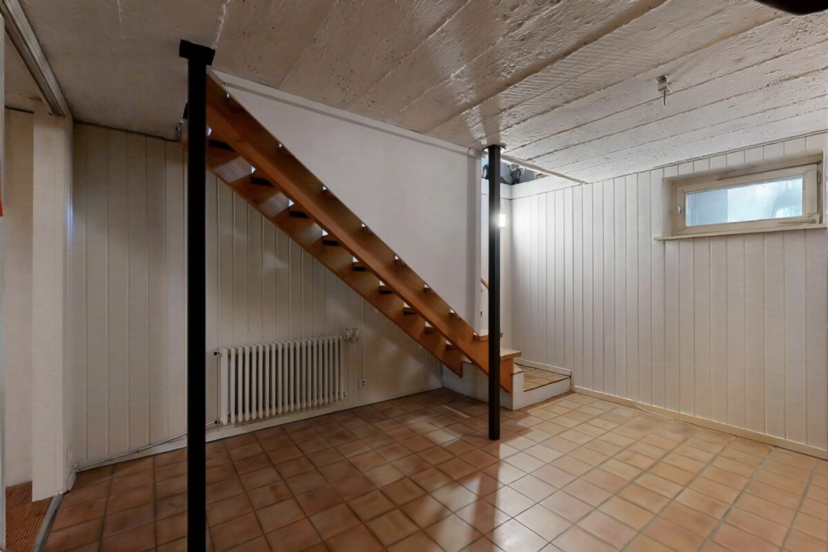 Vollvermietetes Mehrfamilienhaus mit 3 Wohnungen und 2 Garagen