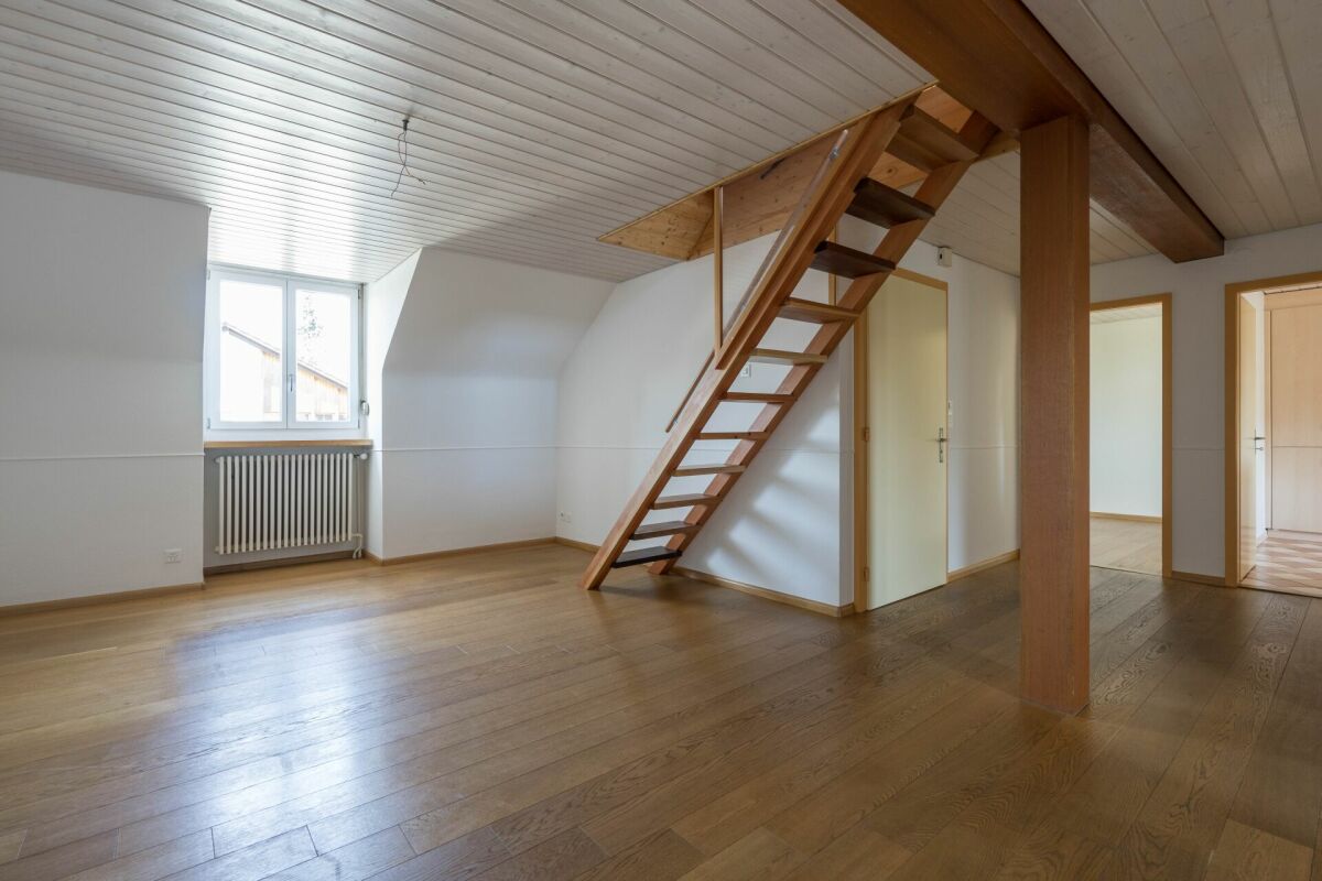 Vollvermietetes Mehrfamilienhaus mit 3 Wohnungen und 2 Garagen