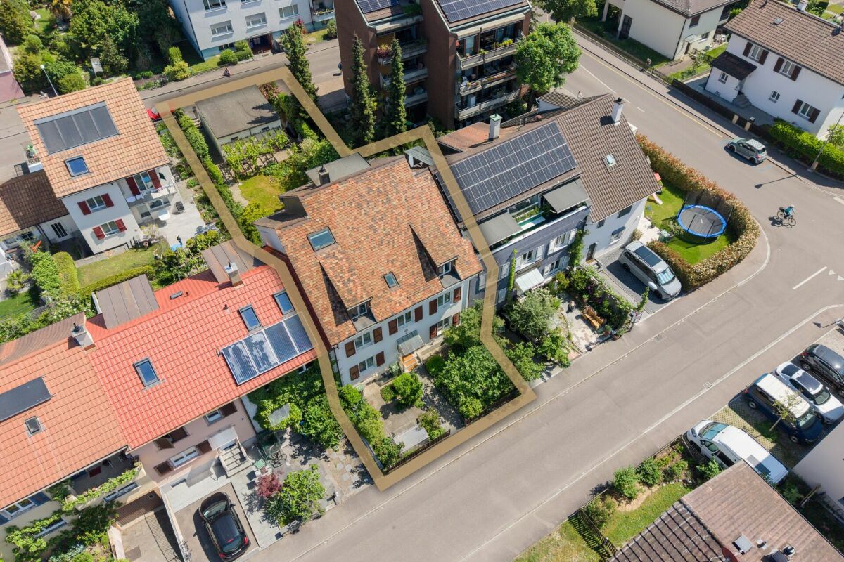 Vollvermietetes Mehrfamilienhaus mit 3 Wohnungen und 2 Garagen