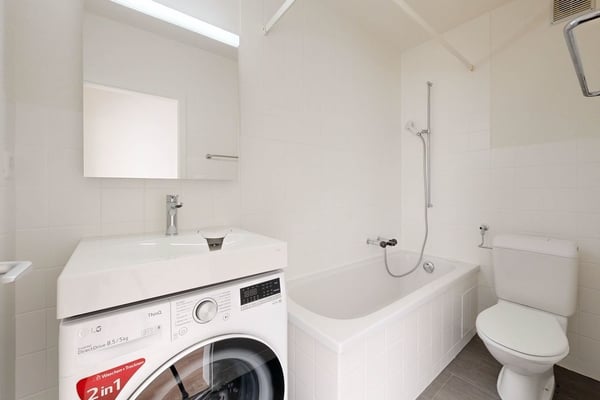Helle Wohnung mit Waschtrockner 8
