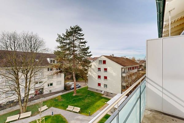 Helle Wohnung mit Waschtrockner 3