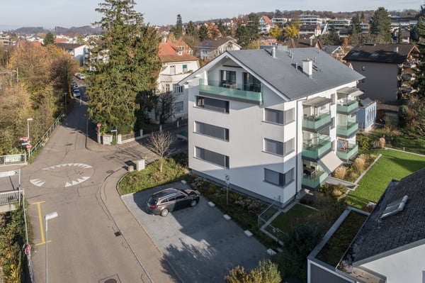 Aussenparkplatz in Oberwil 2