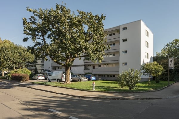 Aussenparkplatz in Therwil 2