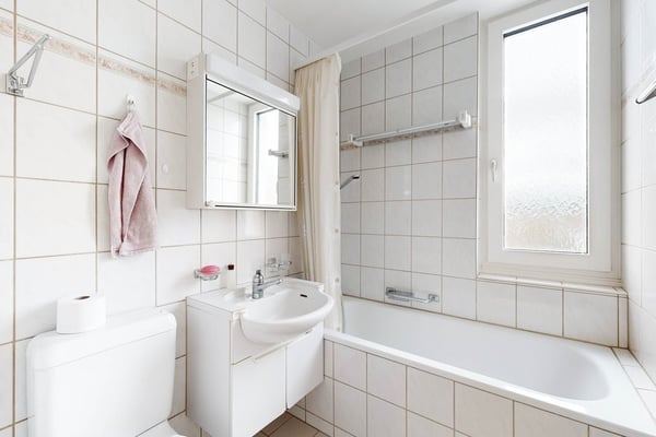 3.0-Zimmer-Wohnung mit 2 Balkonen nähe Neuweilerplatz 10