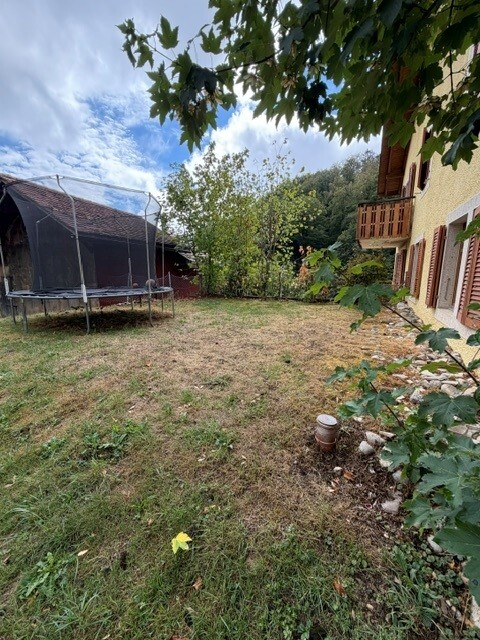 Avec balcon et jardin commun 12