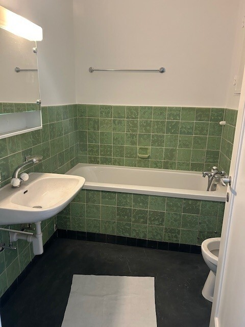 Sanierte Altbauwohnung mit neuer Küche 9