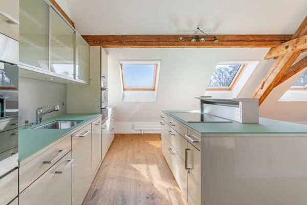 Einzigartige 1.5-Zimmer-Maisonette-Dachwohnung 14