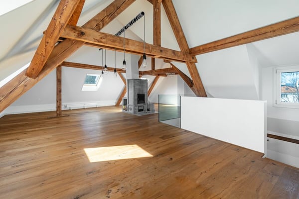 Einzigartige 1.5-Zimmer-Maisonette-Dachwohnung 12