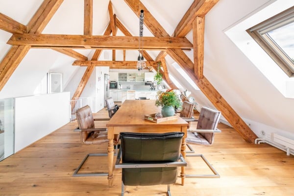 Einzigartige 1.5-Zimmer-Maisonette-Dachwohnung 1