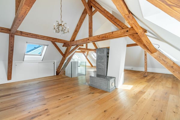 Einzigartige 1.5-Zimmer-Maisonette-Dachwohnung 13