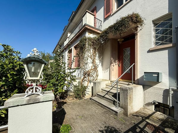 Repräsentatives Stadthaus mit 250m2 im Gundeli 12