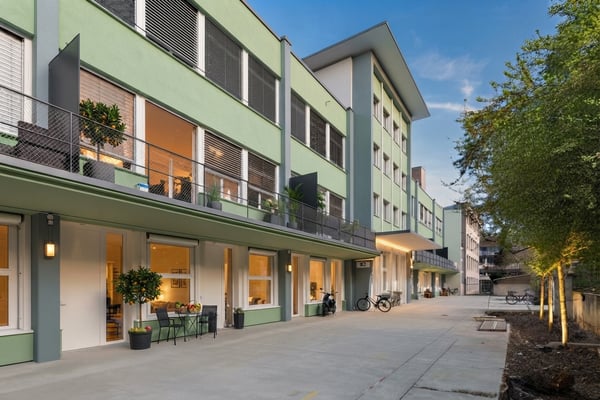 Mitten im Geschehen, fernab vom Trubel: Tolle Innenhof-Wohnung mit Wohlfühlambiente 1