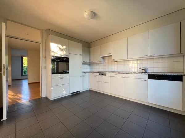 Lichtdurchflutete Dachwohnung in familienfreundlicher Umgebung 3