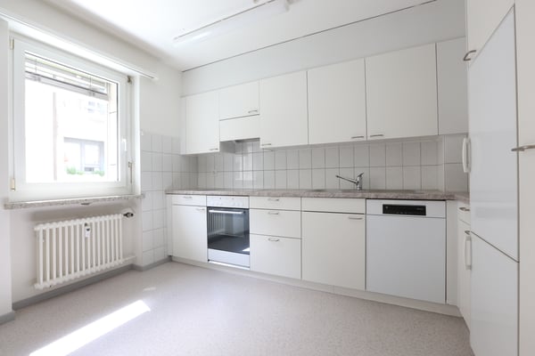 Helle 4-Zimmer-Wohnung mit Wintergarten an Verkehrsgünstiger Lage 3