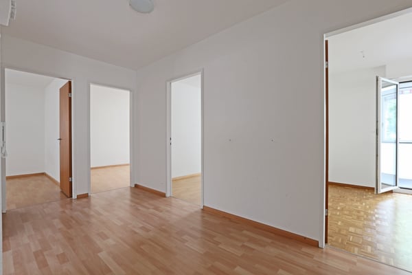 Helle 4-Zimmer-Wohnung mit Wintergarten an Verkehrsgünstiger Lage 2