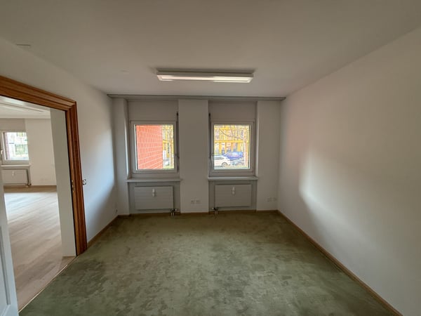 Helles Geschäftsobjekt / Praxisraum an Zentraler Lage (Claragraben) 9