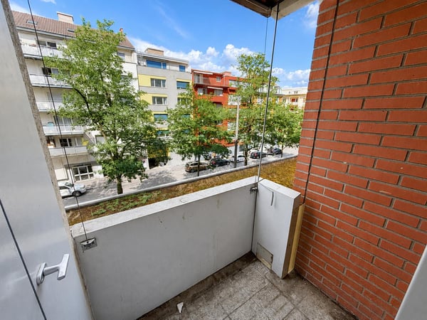 Attraktive 3.5-Zimmer-Wohnung mit Doppelbalkon am Claragraben 11