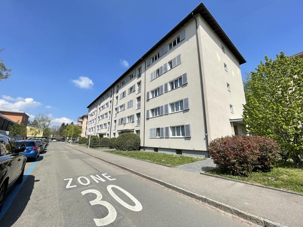 Nähe Kannenfeldpark in verkehrsberuhigter Seitenstrasse 1