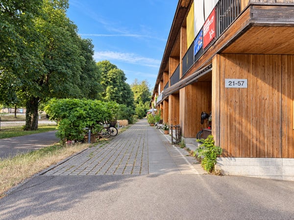 Wohnglück am Birs-Ufer: Charmantes 5.0-Zimmer-Reihenhaus in Arlesheim 1