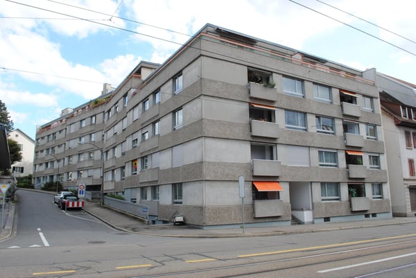 Zeitgemässe Wohnung am Dorfrand von Riehen 1