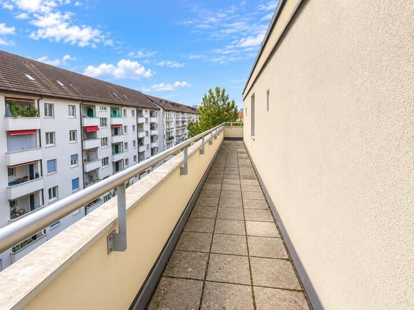 Wohnen im Dreiländereck: Attraktive Attikawohnung am Wiesendamm 11