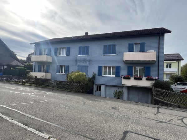 In ruhigem 4-Familienhaus 1