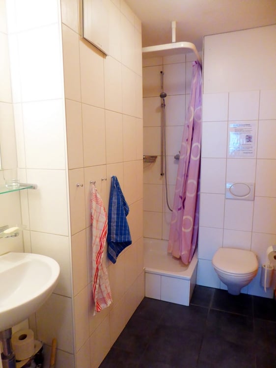 Möbliertes Zimmer - Studentenwohnheim für UNI Studenten und Lernende 7