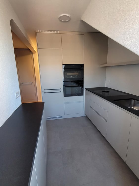 Wohnen mit Stil im Liebefeld – frisch sanierte 1.5-Zimmer-Dachwohnung 2