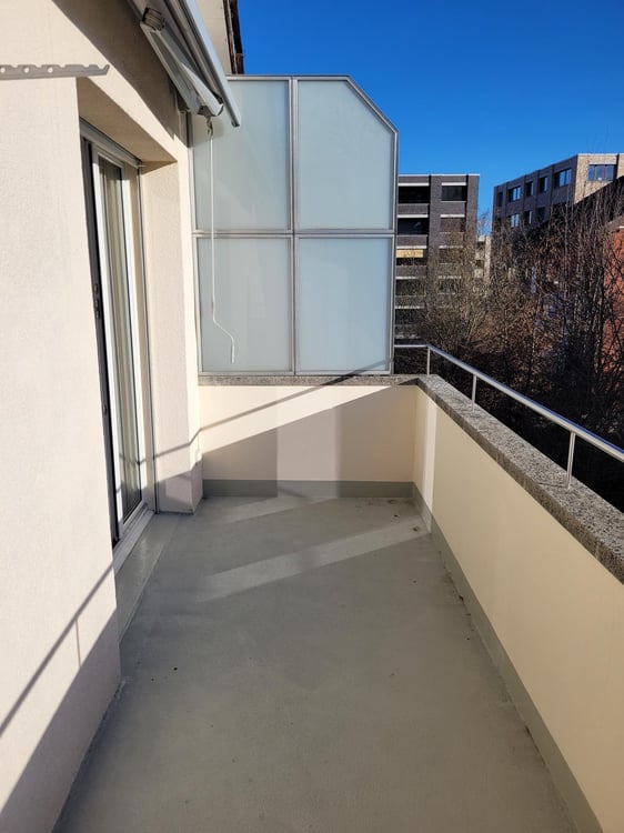 Wohnen mit Stil im Liebefeld – frisch sanierte 1.5-Zimmer-Dachwohnung 12