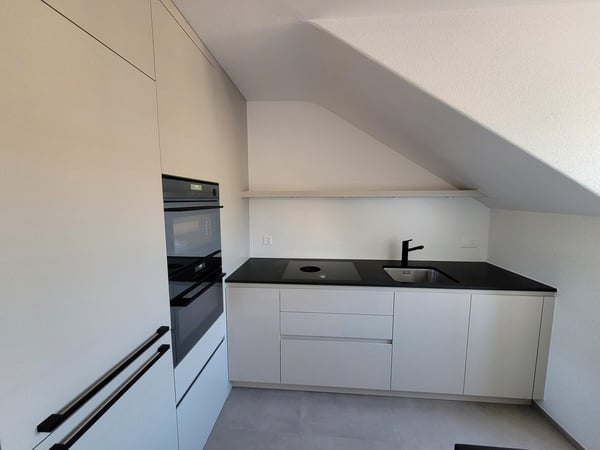 Wohnen mit Stil im Liebefeld – frisch sanierte 1.5-Zimmer-Dachwohnung 1
