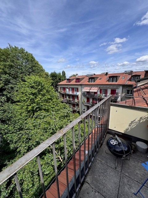 Charmante 3.5-Zimmer-Wohnung im Dachgeschoss 11
