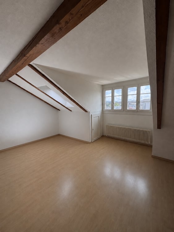 Charmante 3.5-Zimmer-Wohnung im Dachgeschoss 6