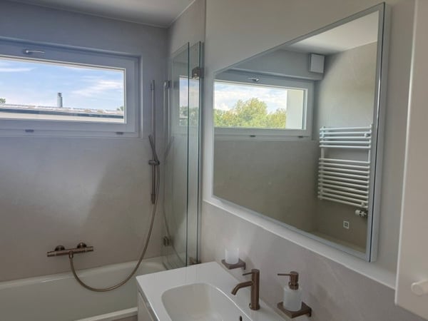 Erstbezug in schön sanierte 4 ½ Zimmer Wohnung in 3-Parteienhaus 6