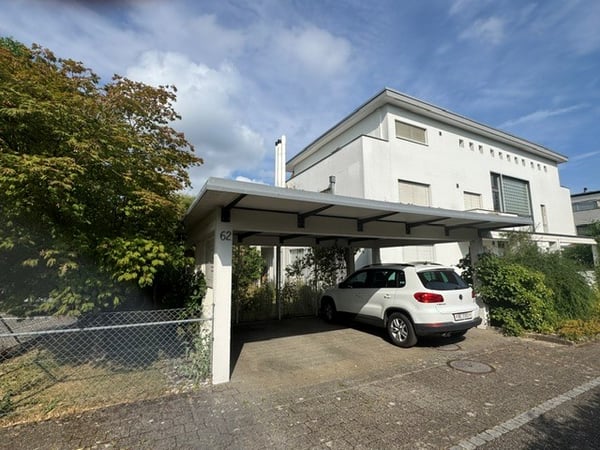 Erstbezug in schön sanierte 4 ½ Zimmer Wohnung in 3-Parteienhaus 3