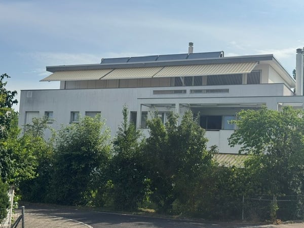 Erstbezug in schön sanierte 4 ½ Zimmer Wohnung in 3-Parteienhaus 2
