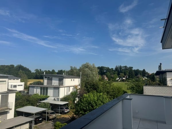 Erstbezug in schön sanierte 4 ½ Zimmer Wohnung in 3-Parteienhaus 15