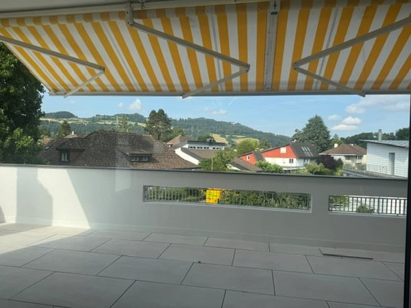 Erstbezug in schön sanierte 4 ½ Zimmer Wohnung in 3-Parteienhaus 15