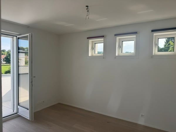 Erstbezug in schön sanierte 4 ½ Zimmer Wohnung in 3-Parteienhaus 14