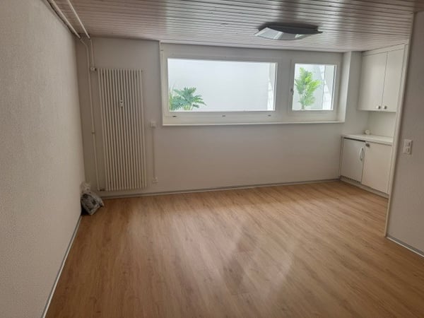 Erstbezug in schön sanierte 4 ½ Zimmer Wohnung in 3-Parteienhaus 18