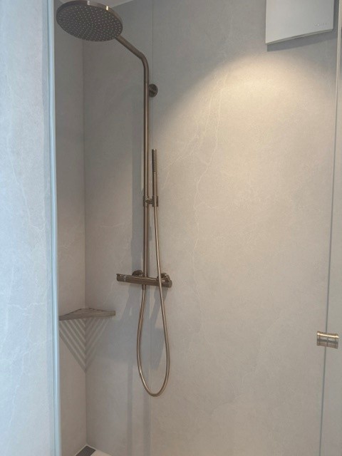 Erstbezug in schön sanierte 4 ½ Zimmer Wohnung in 3-Parteienhaus 9