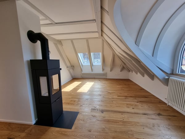 Sehr helle, sonnige 3 Zi. Single Wohnung im Dachgeschoss 3