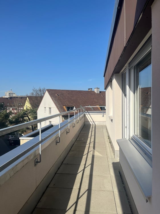 Sonnige 2.5 - Zimmer-Attikawohnung mit grosser Terrasse! 9