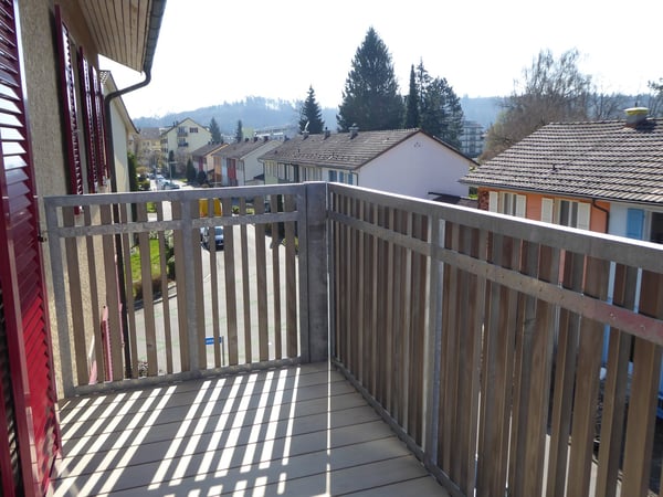 Sehr helle, sonnige 2-Zi. Wohnung im 2. OG 8