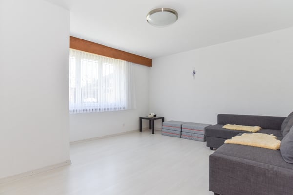 Freistehendes und bezugsbereites EFH mit grossem Garten an guter Lage 12