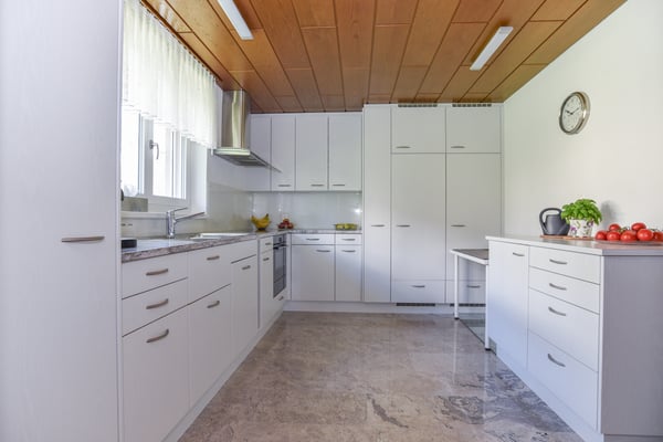 Freistehendes und bezugsbereites EFH mit grossem Garten an guter Lage 6