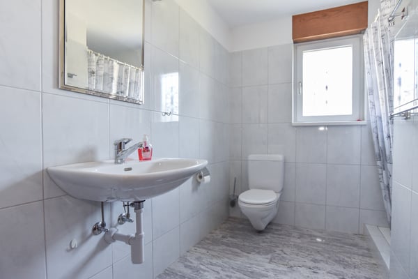 Freistehendes und bezugsbereites EFH mit grossem Garten an guter Lage 13