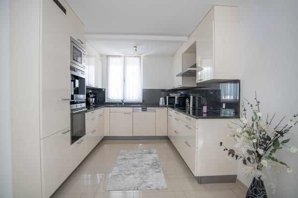 Kernsaniertes Dreifamilienhaus an ruhiger und doch zentraler Lage 8