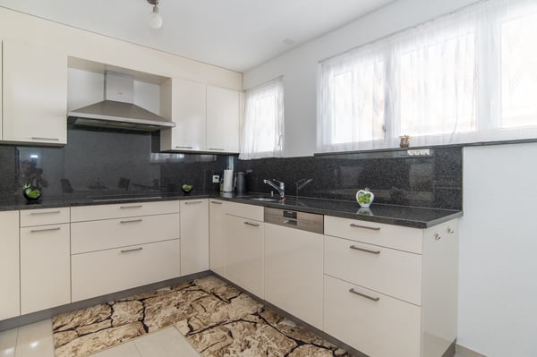 Kernsaniertes Dreifamilienhaus an ruhiger und doch zentraler Lage 12