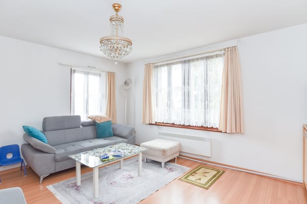 Immobilie an ausgezeichneter Lage auf grossem Grundstück 12