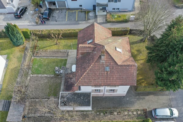 Immobilie an ausgezeichneter Lage auf grossem Grundstück 8